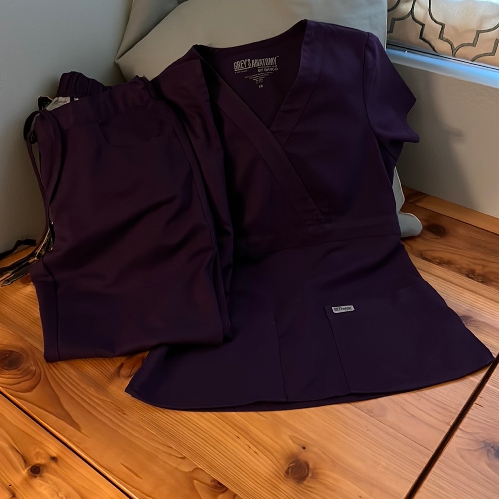 Grey’s Anatomy by Barco classic scrub set 🍆